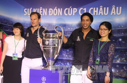 Hành trình cuồng nhiệt đón Cúp UEFA Champions League